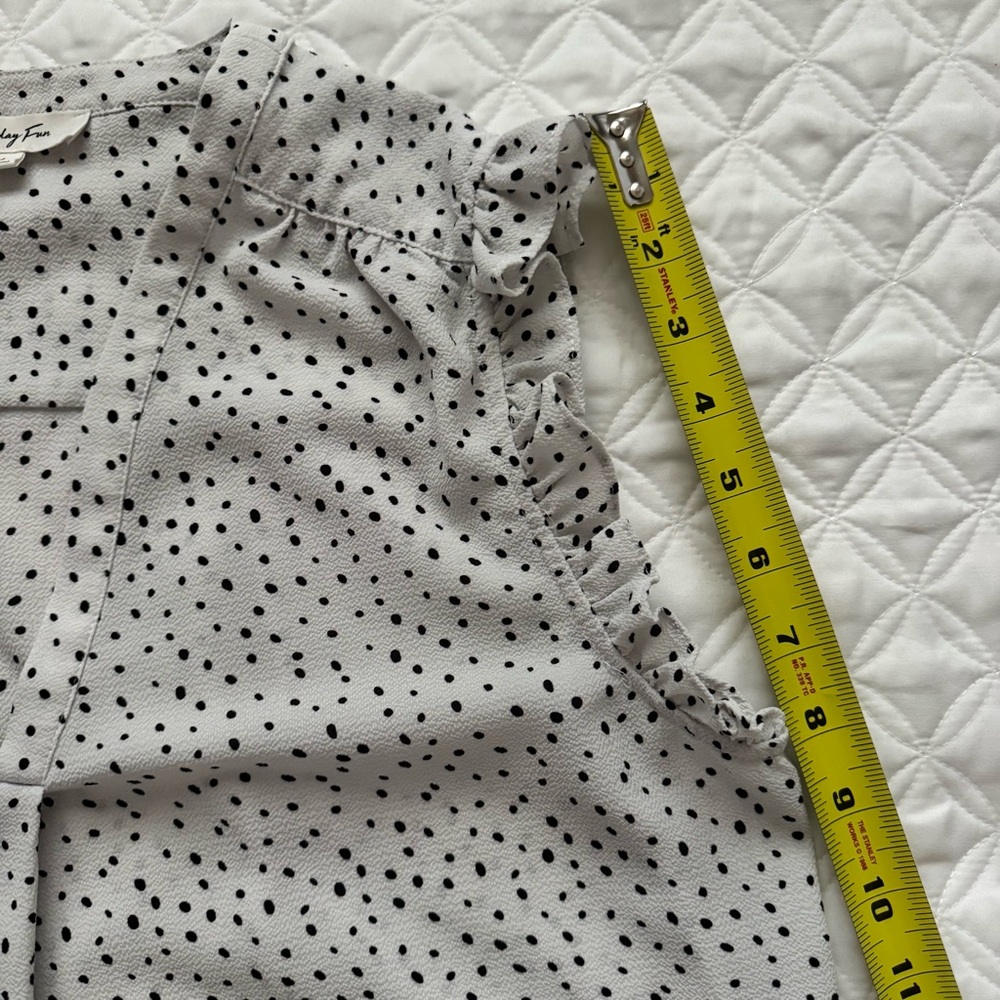Monday Fun White Black Polka Dot Sleeveless Top V Neck Ruffle Arm Size Medium - Picture 9 of 15